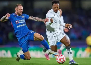 Cruz Azul empata 2-2 ante Querétaro y rescata su invicto, tras “oso” de portero