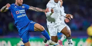 Cruz Azul empata 2-2 ante Querétaro y rescata su invicto, tras “oso” de portero