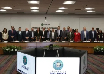 SAT explica propuestas de cambios a la Ley Aduanera de México ante Diputados