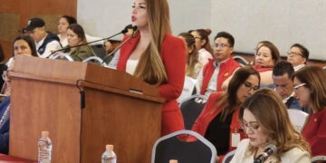 Participa Cendy Robles en Seminario “Los Partidos y una Nueva Sociedad”