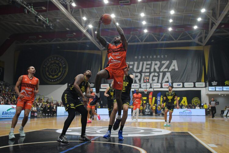 Fuerza Regia se impone a Correcaminos 116-84 en el primero de la serie