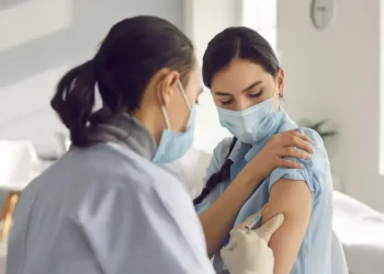 Vacuna VSR para embarazadas en México: cómo funciona y desde cuándo se aplica