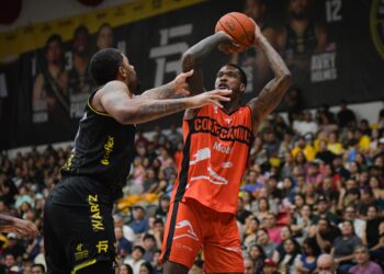 Pierde Correcaminos segundo de la serie 82-101 ante Fuerza Regia 