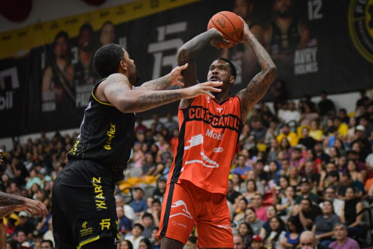 Pierde Correcaminos segundo de la serie 82-101 ante Fuerza Regia 