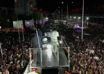 Estampida mortal durante un mitin político en India deja 33 muertos