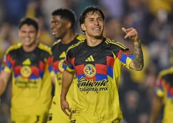 Águilas del América remontan y golean 4-1 a Pumas de la UNAM con doblete de Zendejas