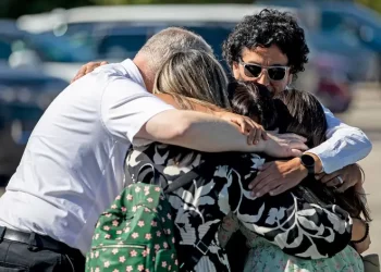 Un muerto y varios heridos tras tiroteo en iglesia mormona en Michigan EEUU