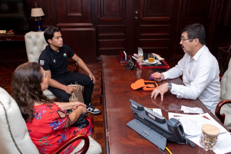 Reconoce rector a Lalo Sagastegui por sus logros deportivos a nivel internacional