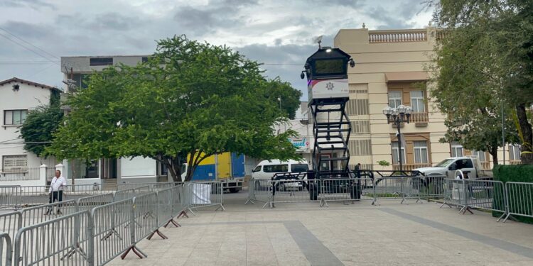 Listo escenario para ceremonia del Grito de Independencia, cierran vialidades aledañas