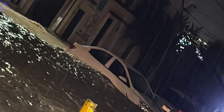 Lluvias activan operativo de rescate en Victoria