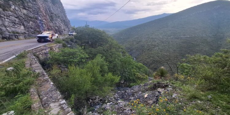 Vuelcan en El Chihue, dos personas heridas