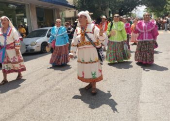 Maestros le ponen fiesta a la Calle Hidalgo