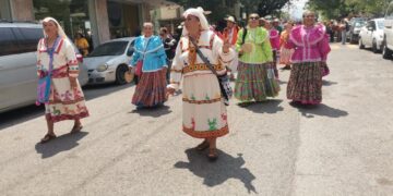 Maestros le ponen fiesta a la Calle Hidalgo