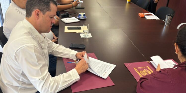 Más oportunidades para jóvenes: convenio ISSSTE–Tec