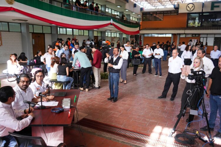 Lanzan programa “UAT en Vivo” en Facultad de Comercio del Centro Universitario Victoria