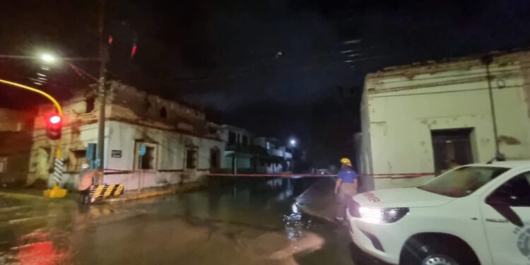 Lluvias activan operativo de rescate en Victoria