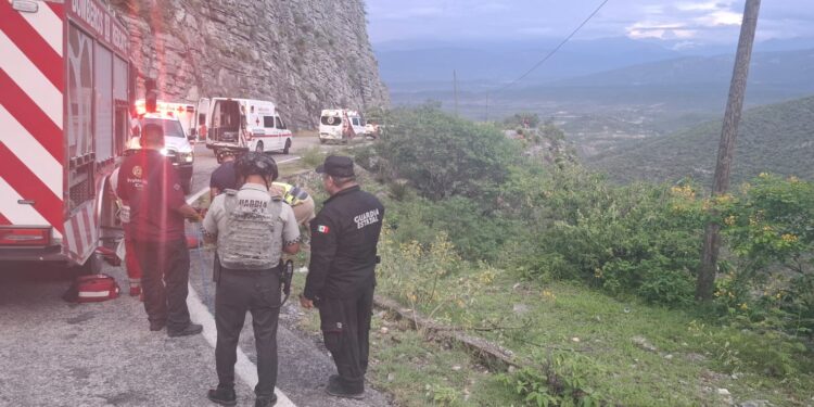 Vuelcan en El Chihue, dos personas heridas