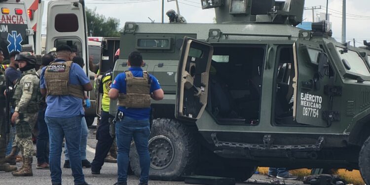 Choque entre vehículo militar y camioneta deja 15 heridos en libramiento de Cd. Victoria