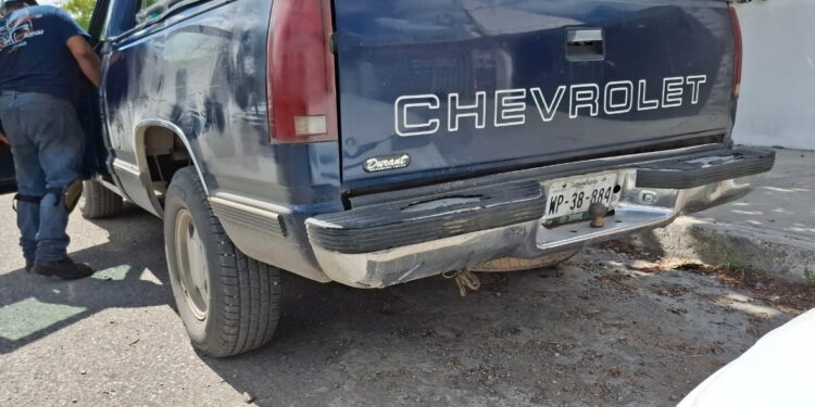 Motociclista herido al estrellarse contra una camioneta