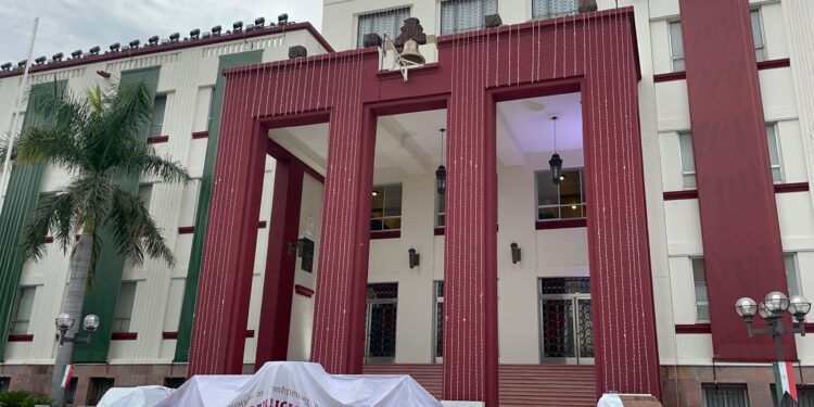 Listo escenario para ceremonia del Grito de Independencia, cierran vialidades aledañas