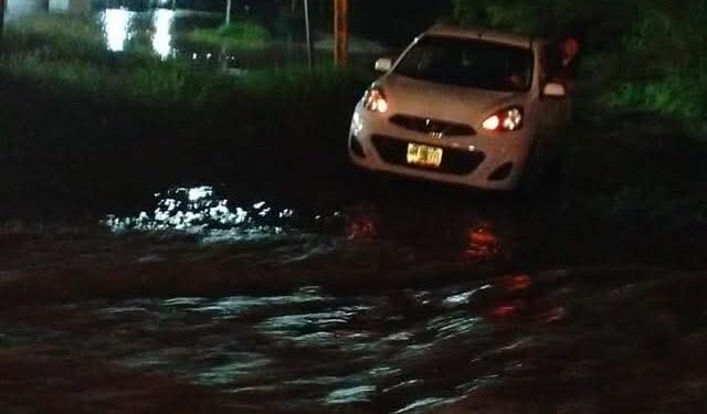 Lluvias activan operativo de rescate en Victoria