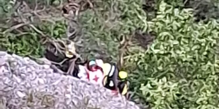 Vuelcan en El Chihue, dos personas heridas