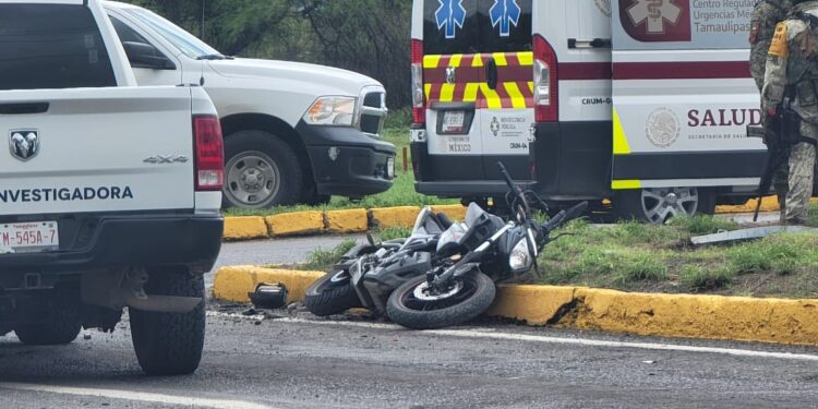Choque entre vehículo militar y camioneta deja 15 heridos en libramiento de Cd. Victoria