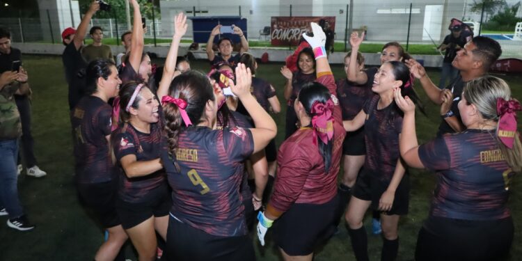 Trabajadoras del Congreso se coronan campeonas del torneo “Copa Gobernador”