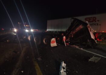 Choque frontal en ruta Monterrey-Nuevo Laredo deja un muerto y un herido