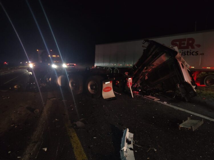 Choque frontal en ruta Monterrey-Nuevo Laredo deja un muerto y un herido
