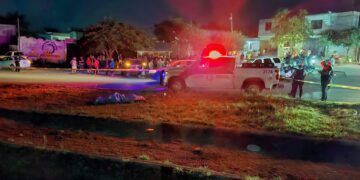 Peatón muere arrollado por motociclista frente a la Colonia Américo Villarreal