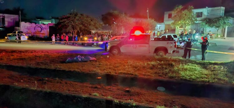 Peatón muere arrollado por motociclista frente a la Colonia Américo Villarreal