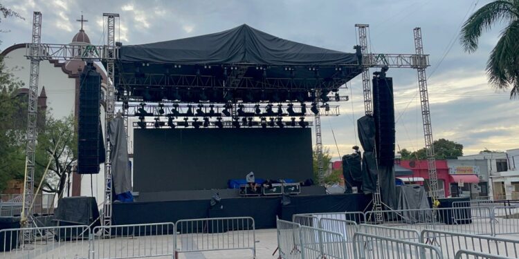 Listo escenario para ceremonia del Grito de Independencia, cierran vialidades aledañas