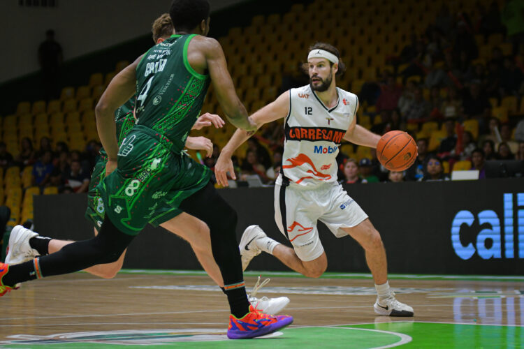 Con canasta de últimos segundos de Jonhson Correbsket gana 87-85 a Santos de SLP