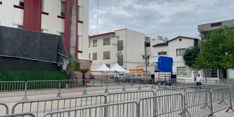 Listo escenario para ceremonia del Grito de Independencia, cierran vialidades aledañas
