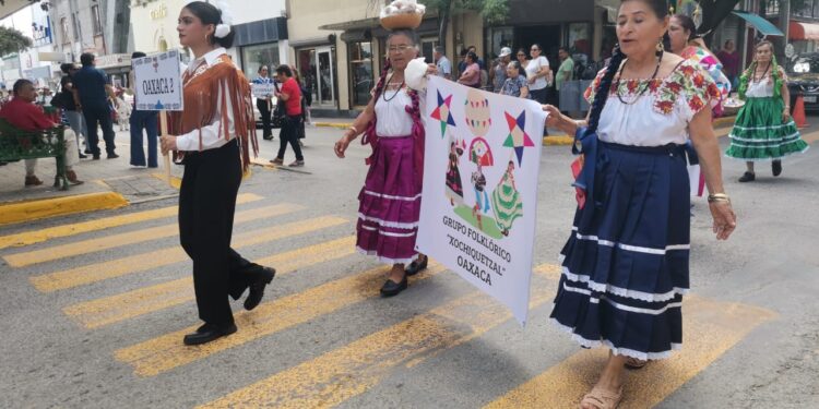 Maestros le ponen fiesta a la Calle Hidalgo