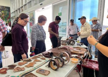 Exhiben artesanos de Jaumave y San Carlos productos en la Torre Gubernamental de Cd. Victoria