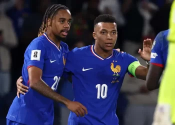Mbappé da la victoria de Francia 2-1 ante Islandia