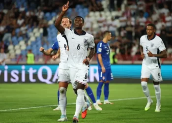 Inglaterra golea 5-0 en su visita a Serbia en eliminatoria europea