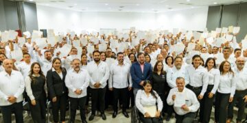 Entrega la SET 178 plazas a personal del Centro Estatal de Tecnología Educativa