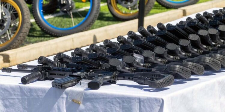 Oaxaca renueva armamento policial con fusiles I WI de origen israeli