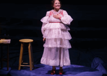 Natalia Lafourcade celebra su embarazo en el Auditorio Nacional