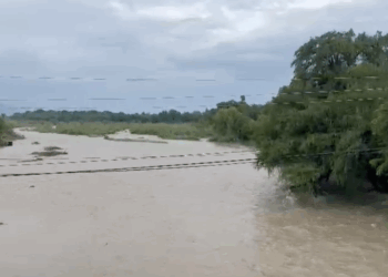 Rescatan a turistas atrapados en “El Chorrito”