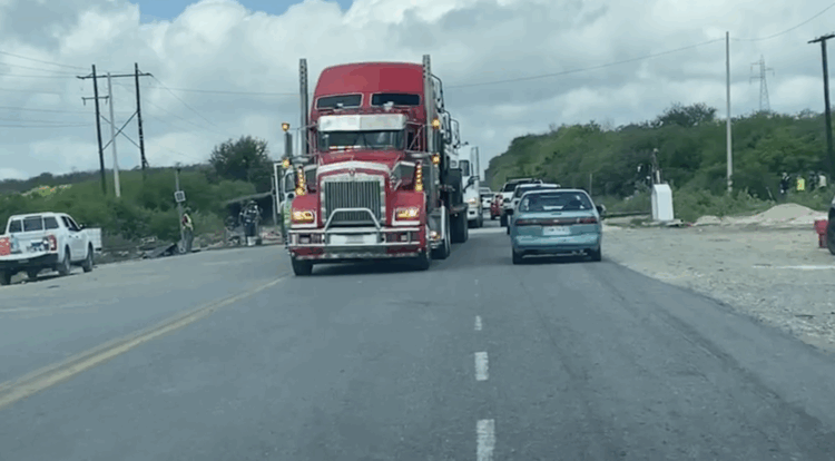 Alertan por tráfico lento en Km. 50 de la carretera Cd. Victoria-Monterrey
