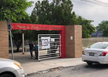 Protestan en escuela contra tesorera de la Mesa Directiva: no rinde informe