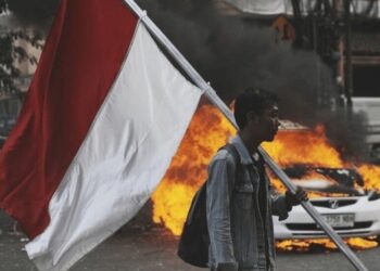Protestas en Indonesia dejan seis muertos y fuertes disturbios