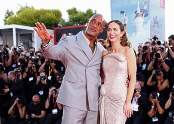 Dwayne Johnson sorprende en Venecia con su cambio físico y actoral