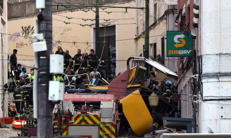 Descarrila Ascensor de Gloria en Lisboa dejando víctimas fatales