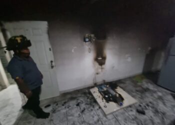 Explota cargador de celular, estuvo a punto de causar tragedia