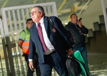 Piojo Herrera descarta renunciar a Costa Rica tras empate con Haití